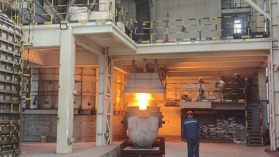 12.5MVA Orta-Düşük Karbonlu Ferromangan Elektrikli Pot Rafine Fırını 45 Ton Kapasite 380V 50Hz 3 Fazlı Çelik Kabuk